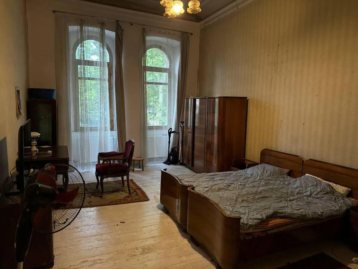 Old Soul, High Ceiling Flat location